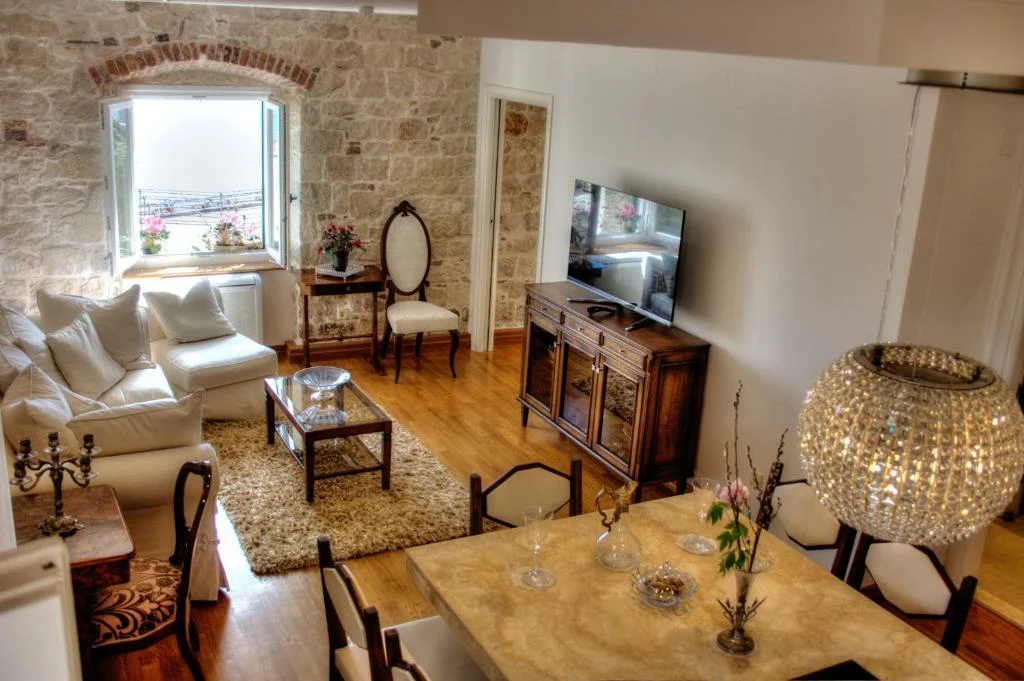 Imperial Apartment Split